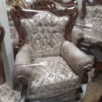 مبل۹نفر استیل بهمراه میزوعسلی چوب گردو درحدنو