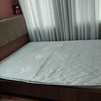 تختخواب به همراه تشک رویال|تخت و سرویس خواب|تهران, نازی‌آباد|دیوار