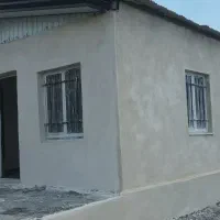 سیمان کاری پشت کارآستررویه و آسانسور انجام می شود