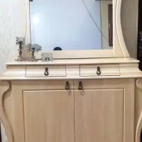 آینه کنسول دوتا کشو داره سالم و تمیز