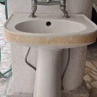 روشویی به همراه شیرآلات و خروجی