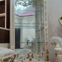 ویترین چوبی کِرِم طلایی