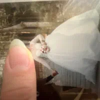 لباس عروس|لباس|ری, شهادت|دیوار