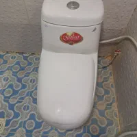 توالت فرنگی و روشویی وسیفون  آینه