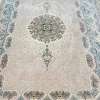 فرش بسیار تمیز و کاملا سالم