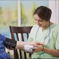 استخدام پرستار سالمند مراقب بیمار ۲۴ ساعته