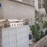 قیطریه شرقی پارک 130 مترخانه کلنگی با 3طبقه بنا