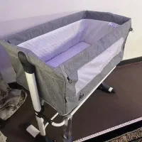 تخت کنار مادر