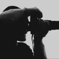 به یک خانم ویک اقا عکاس ودستیار فیلمبردارنیازمندیم