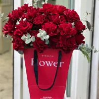 باکس ایستاده کیفی گل رز قرمز کد ۱۱۴۰ گلاریس