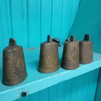 زنگوله قدیمی|کلکسیون اشیاء عتیقه|رشت, خواهر امام|دیوار