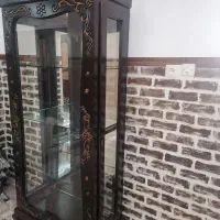 ویترین چوبی سالم و بسیار تمیز|بوفه، ویترین، کنسول|قم, زاد|دیوار
