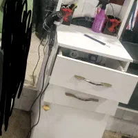 به یک آرایشگر نیازمندم
