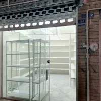 یک باب مغازه برای ابزار ساختمانی