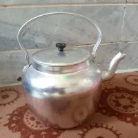 کتری روحی آلومینیومی ۵لیتری نو و تعدادی گل