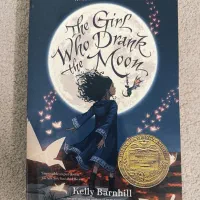 کتاب دختری که ماه را نوشید زبان اصلی
