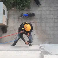 کار در ارتفاع با طناب عایق بندی وآب گریز نما