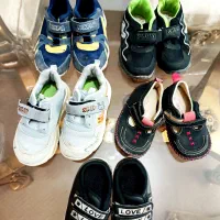 چند جفت کتونی بچگانه در سایزهای مختلف