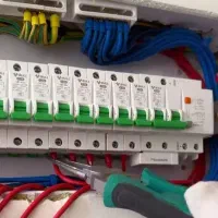 مجری برق صنعتی و برقکار ساختمان