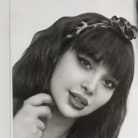 نقاشی چهره سیاهقلم مدادرنگ رنگ روغن|تابلو، نقاشی، عکس|شیراز, فرهنگ شهر|دیوار