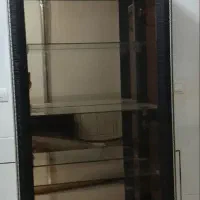 ویترین شیشه ای