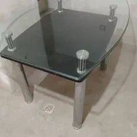 میز نهار خوری به همراه چهار عدد صندلی