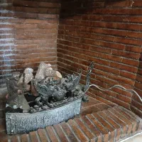 شومینه با اجاق و ترموکوبل سالم و آجر های چوب نما|بخاری، هیتر، شومینه|تهران, حکیمیه|دیوار