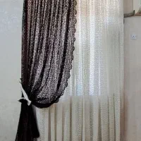 پرده سالن و درب و میز وسط بهمراه ۴تا گلمیز