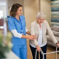 نیازمند پرستار خانم