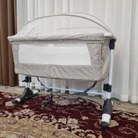 تخت کودک، کنار مادر زویه
