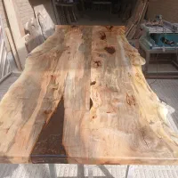 میز و صندلی اهنی و چوبی