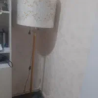 آباژور ایستاده