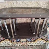 میز تلویزیون و گل میز و فرش کناره