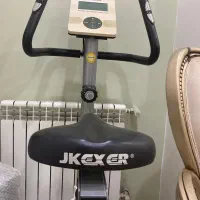 دوچرخه ثابت|تجهیزات ورزشی|رباط‌کریم, رباط‌کریم|دیوار