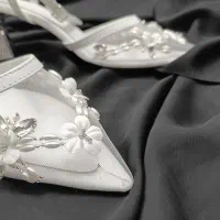 کفش ظریف و زیبای عروس|کیف، کفش، کمربند|قم, منبع آب|دیوار