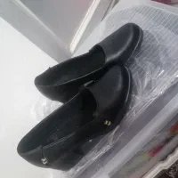 کفش فقط یکبار پوشیده شده