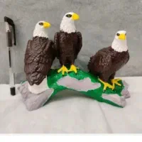 مجسمه عقاب سه تایی