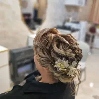 میکاپ شینیون ۱۳۰۰ کاشت ناخن۵۰۰ مژه۵۵۰