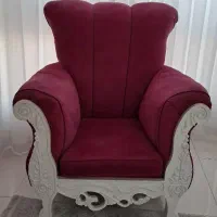 مبل هفت نفره به همراه میز وسط و دو عدد عسلی