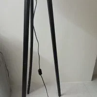 آباژور سفید پایه مشکی بدون استفاده|چراغ خواب و آباژور|مشهد, هفت تیر (نه دره)|دیوار