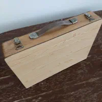 جعبه چوبی رنگ روغن و قلم نقاشی