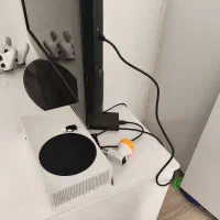 کنسول Xbox s بسیار تمیز و در حد