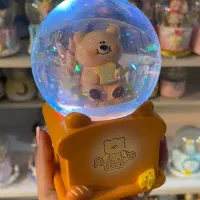 نیازمند فروشنده در فروشگاه اسباب بازی