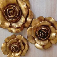 دیوارکوب و گل گچی