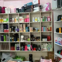 قفسه لوازم آرایشی ویترین لوازم آرایشی