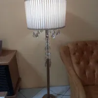 آباژور ایستاده