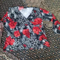 تعدادی لباس در حد نو و تعدادی کارکرده