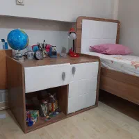 تخت خواب کودک و میز تحریر|تخت و سرویس خواب|تهران, بلوار کشاورز|دیوار
