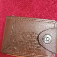 یک کیف مدارک پیدا شده .به نام یک خانم هستش