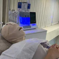 فیشال تخصصی پوست خانم ها توسط پیراپزشک